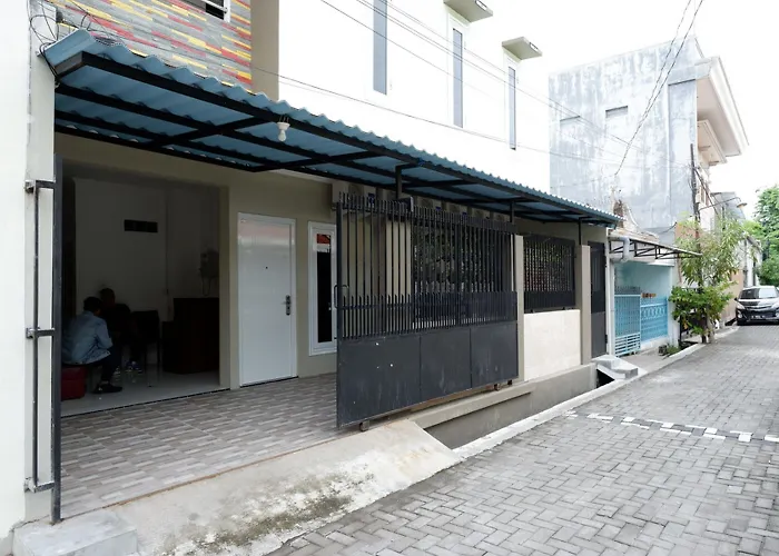 RedDoorz Hostel near Kota Lama Semarang